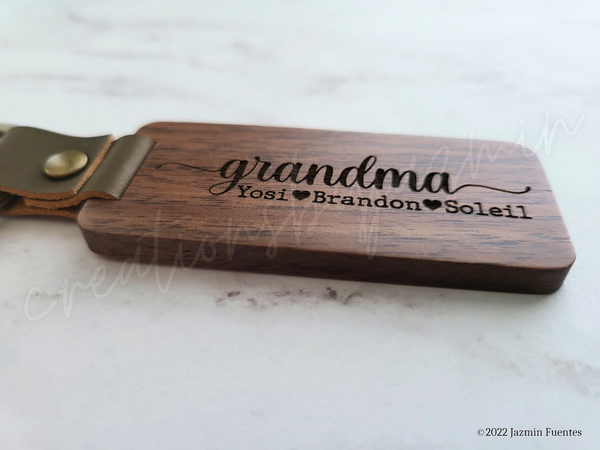 Personalized Grandma Keychain, Engraved with Grandchildren Names, Mother's Day Gift, Custom Mom Wooden Keychain with Children Names